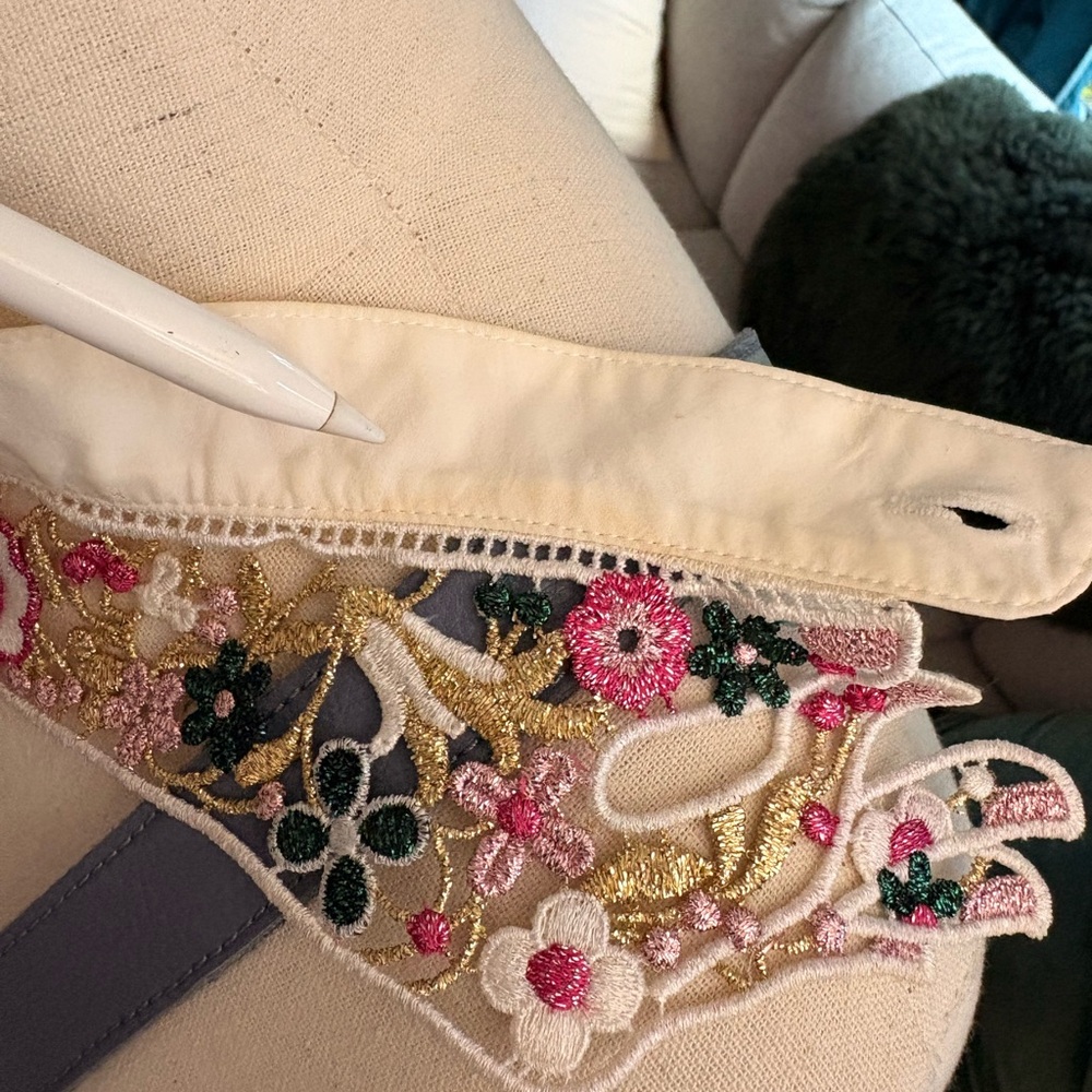 Embroidered collar - Picture 8 of 9